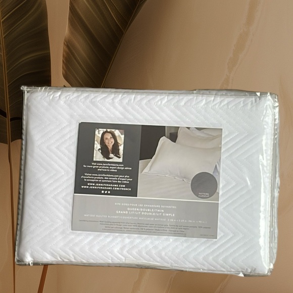 Jennifer Adams - Quilted Blanket - Picture 4 of 4